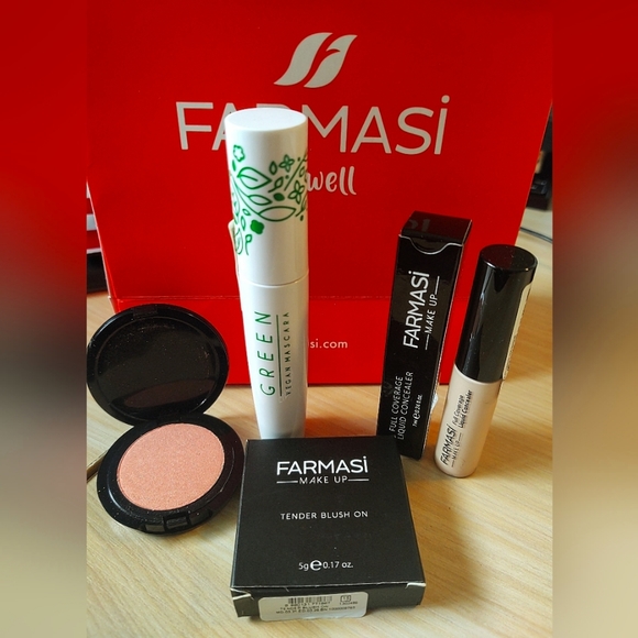 Farmasi Make-up bundle 3 PC - Picture 1 of 6